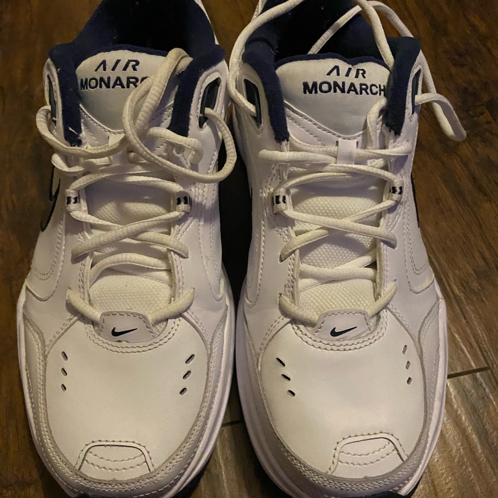 Authentic Nike Men”s Sneakers size11 NWOT - Picture 4 of 11